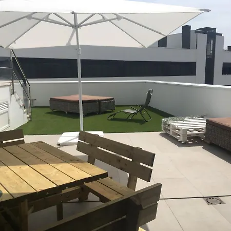 Bright Apartment, Community Pool And Own Private Pool On Splendid Terrace, Garage, 900m, Mountains 200m アパート *