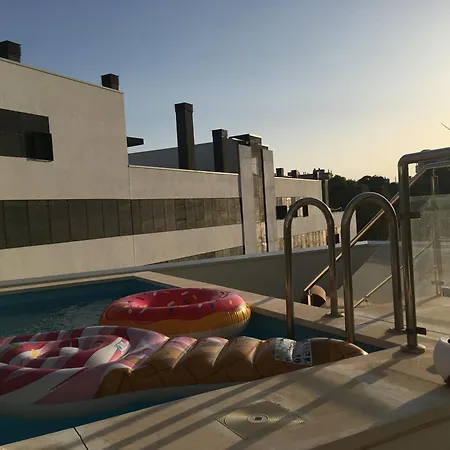 Apartment Oasis: Beachfront With Dual Pools And Mountain Views Estepona